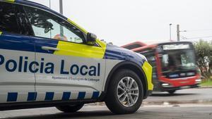 Un vehículo de la Policía Local de Esplugues de Llobregat