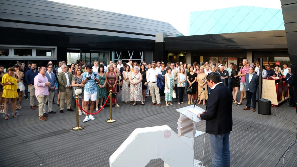 Todo el sector se reunió en la terraza del Museo Pablo Serrano para presentar el certamen Gastrotapas.