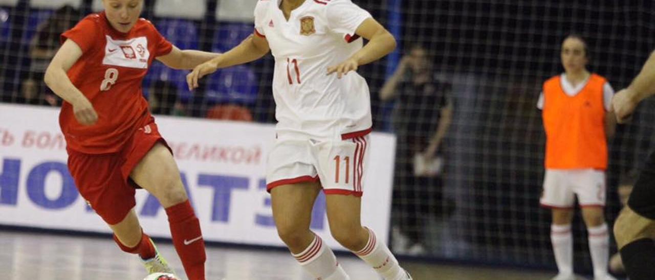 Melli, durante un partido con la selección española de fútbol sala femenino