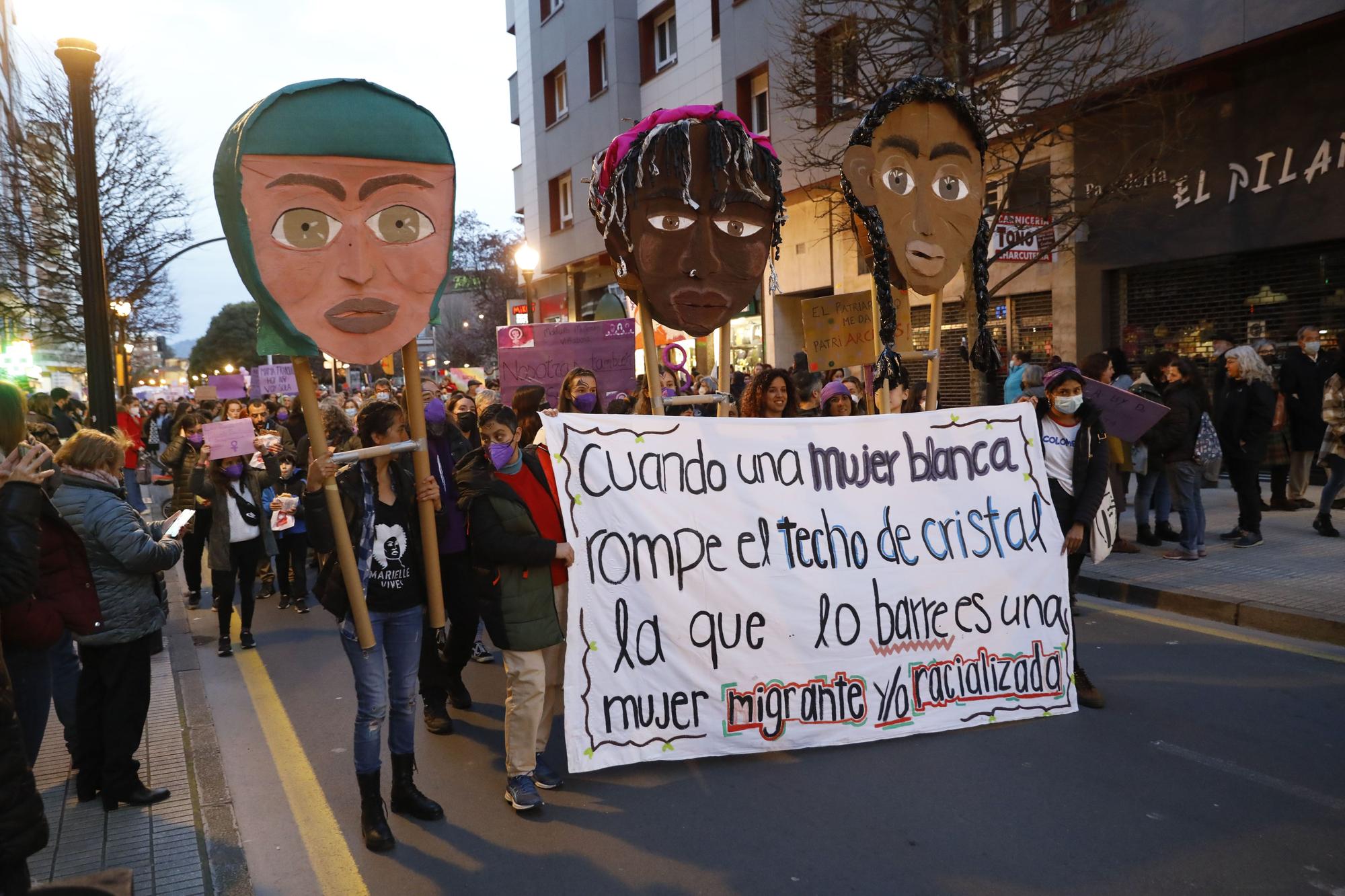 Gijón, teñido de morado por el 8-M