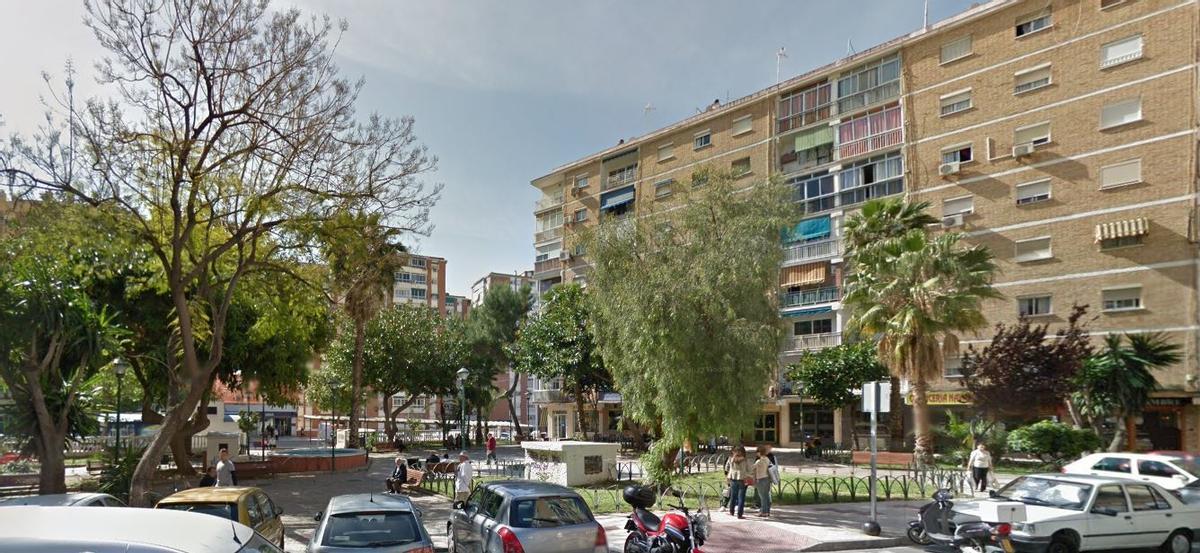 La plaza Monseñor Bocanegra en 2012, todavía ajardinada.