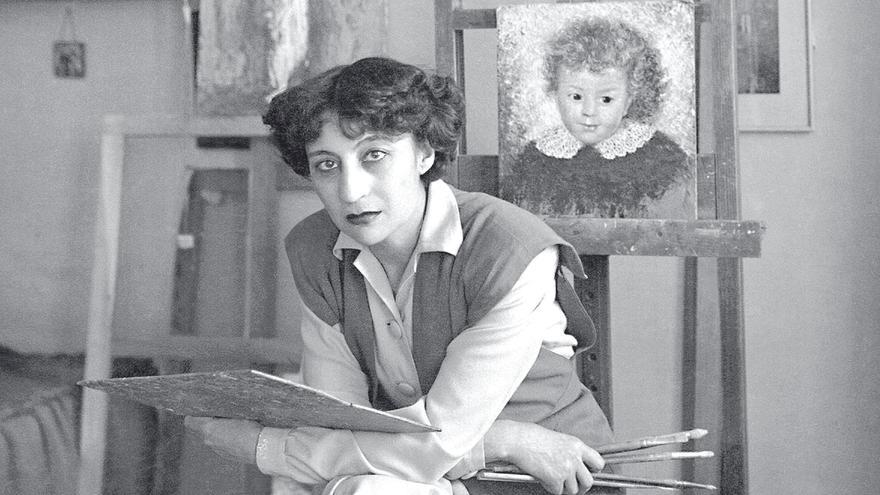 Delhy Tejero, en au estudio Palacio de la Prensa, en la plaza de Callao, Madrid, 1948.