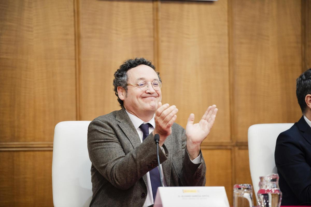 El Fiscal General del Estado, Álvaro García Ortiz, aplaude durante la inauguración del curso selectivo de la 63ª promoción de acceso a la carrera fiscal, en el Centro de Estudios Jurídicos, a 15 de enero de 2025, en Madrid (España). El ingreso en la Carre