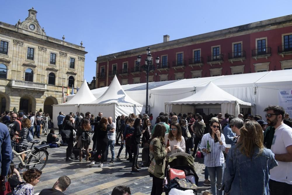 Sesión vermú en la plaza Mayor con el "Gijón Sound Festival"