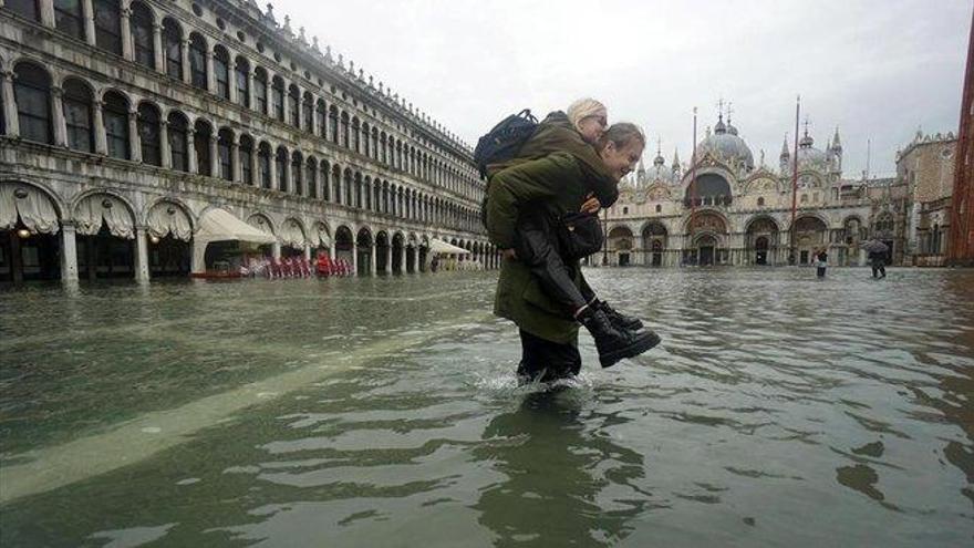 El &#039;agua alta&#039; inunda la mitad de Venecia