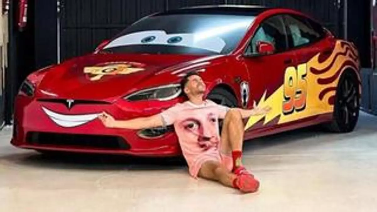 El murciano TheGrefg revela cuánto dinero ha ganado sorteando su exclusivo Tesla valorado en 130.000 euros