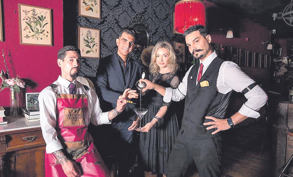 Equipo de Speakeasy «The Pharmacy»,uno de los locales referentes de la provincia de Málaga. l.o.