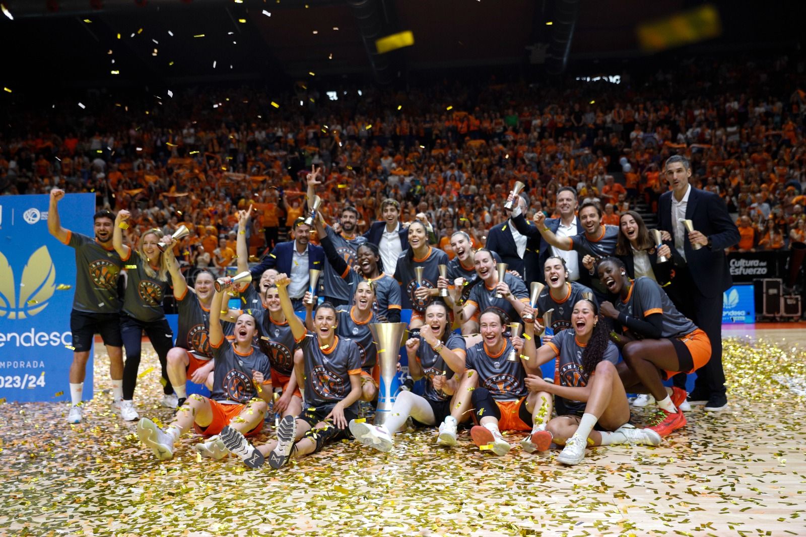 Celebración del título de Liga del Valencia Basket