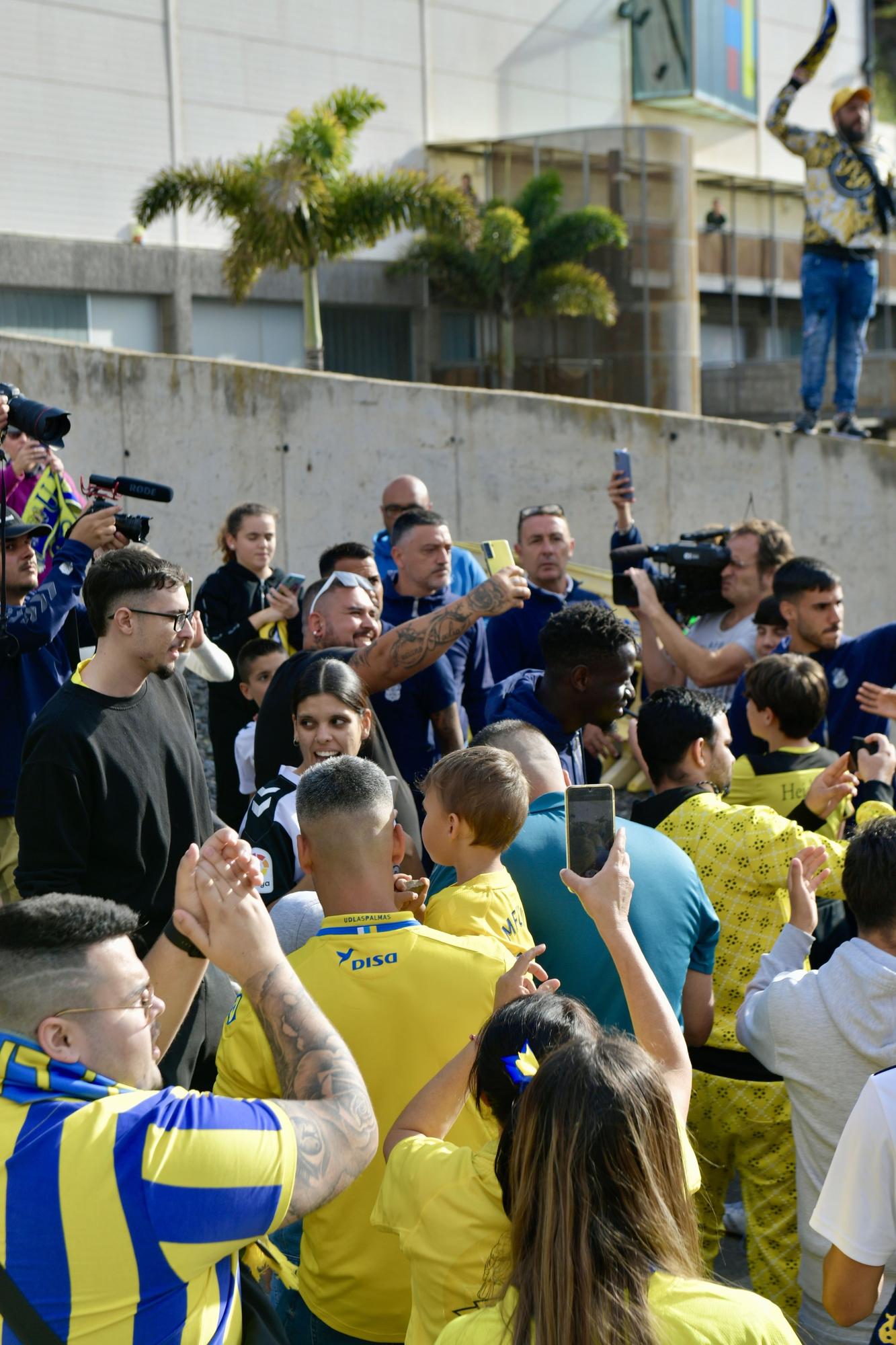 Aficionados despiden a la UD en Barranco Seco antes de ir a Tenerife