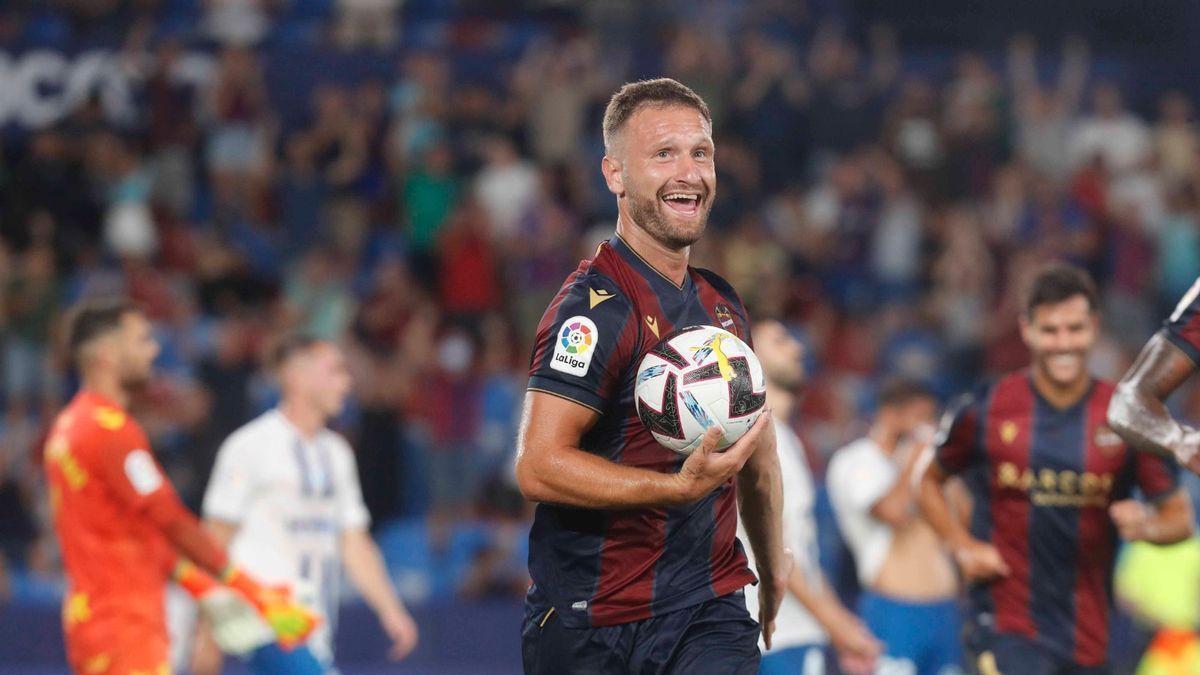 Mustafi celebra el gol de la sentencia ante los tinerfeños