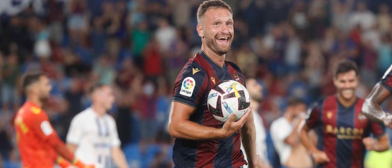 Mustafi celebra el gol de la sentència contra els de Tenerife