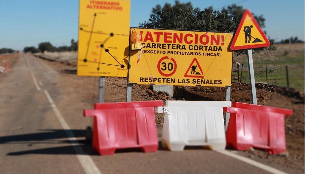 La carretera provincial BA-078 de Higuera de Vargas a la EX-112 por Zahínos se corta al tráfico por obras