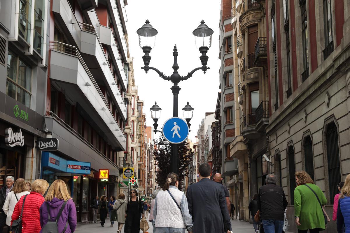 El cambio de las 42.000 luminarias en Gijón llega a la mitad, con el