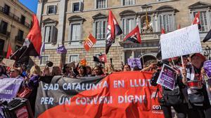 Manifestación de trabajadoras del SAD en plaza Sant Jaume