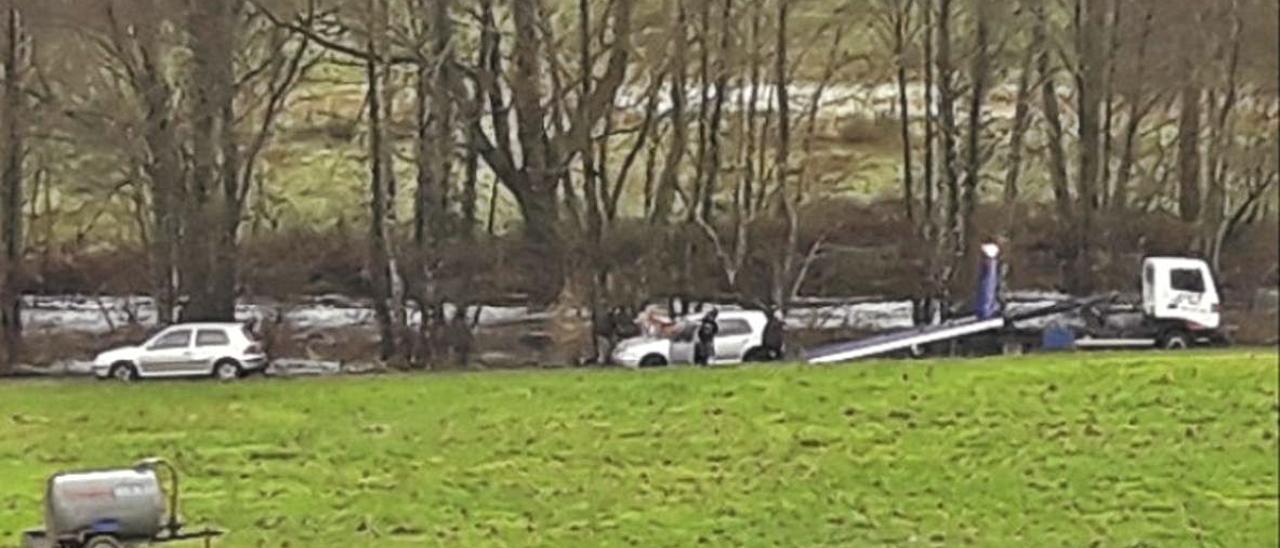 Operativo para evacuar el turismo en una pista paralela a la playa fluvial.   | // CECIDA