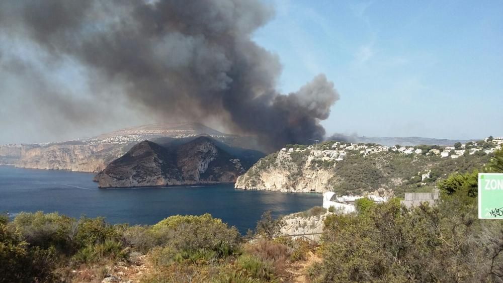 Incendio en Benitatxell y Xàbia