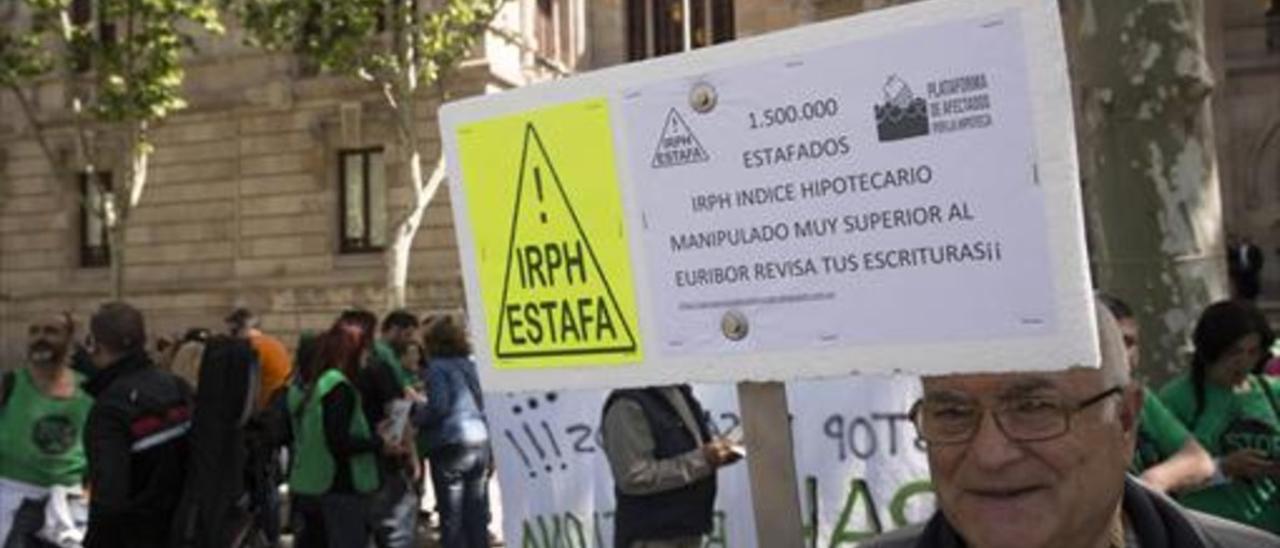 Protesta frente a la Audiencia de Barcelona contra el índice IRPH.