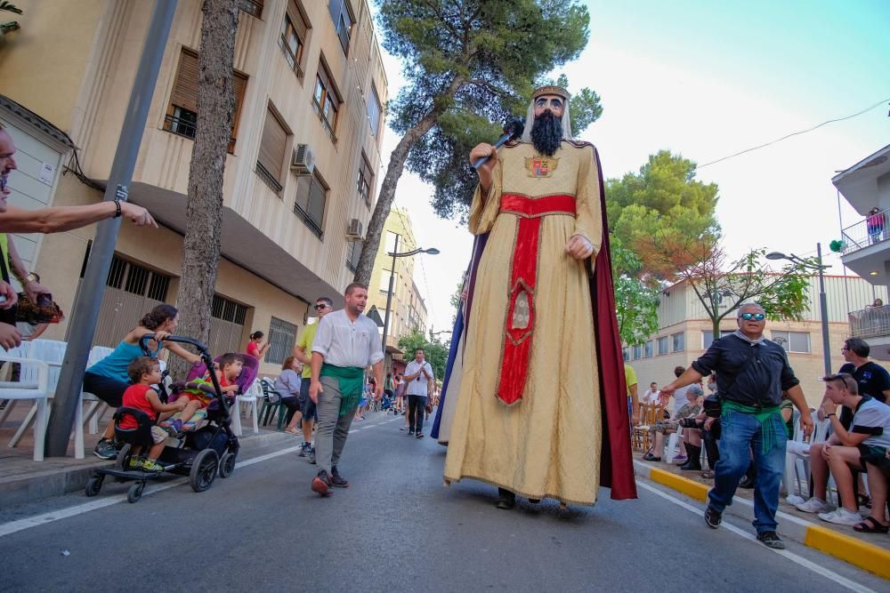 Novelda se vuelca con la bajada de la Santa