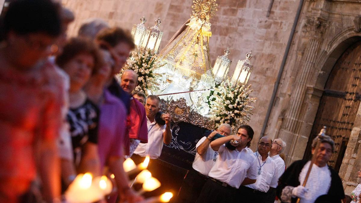 Traslado de la Virgen de Monserrate en las fiestas patronales de Orihuela, en una imagen de archivo