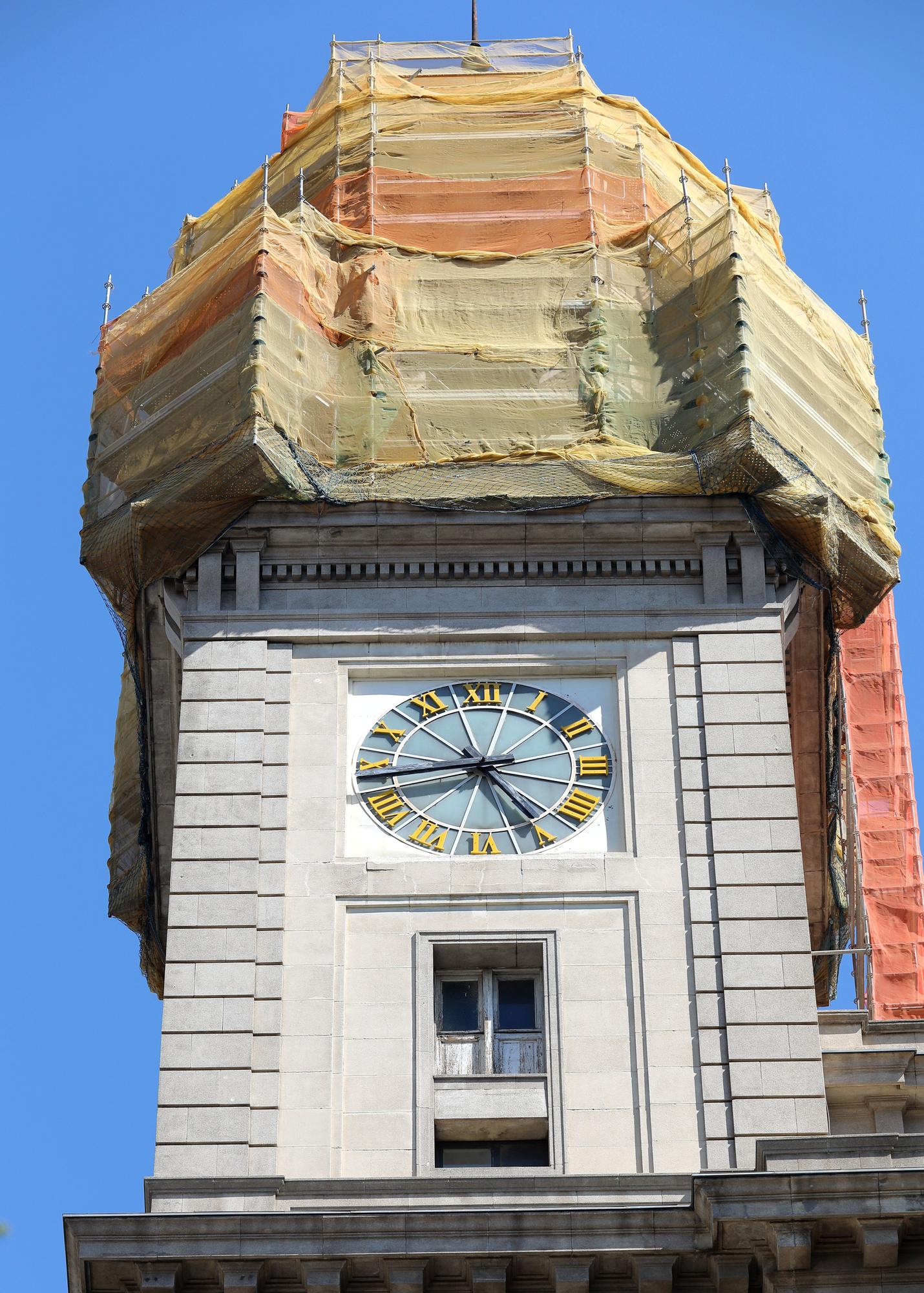 Reloj del edificio del banco Santander, en el Coso 2.jpg