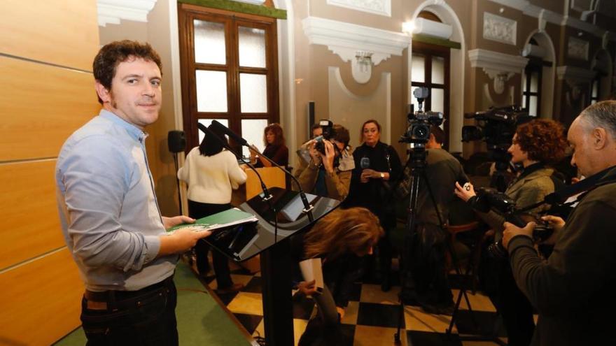 Ignasi Garcia comparece ante la prensa tras la reunión de la Comisión de Gobierno Abierto celebrada este mediodía.