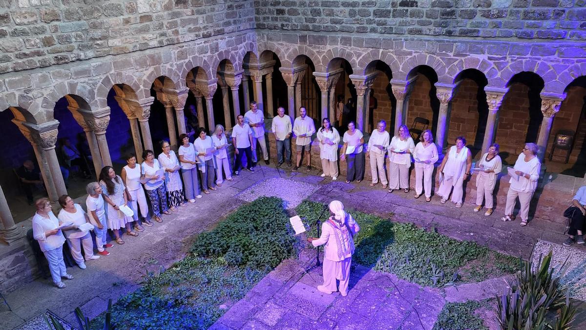 Taller de gòspel d'una edició anterior de l'Stagnum al claustre del Monestir, lloc que acull dos dels tres concerts d'aquest any