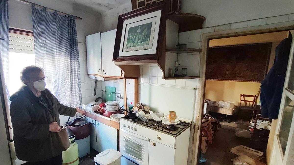 La dueña de la vivienda de Moaña destrozada por una pareja de okupas: «Mi casa sigue igual; no puedo pagar el coste de limpiarla»