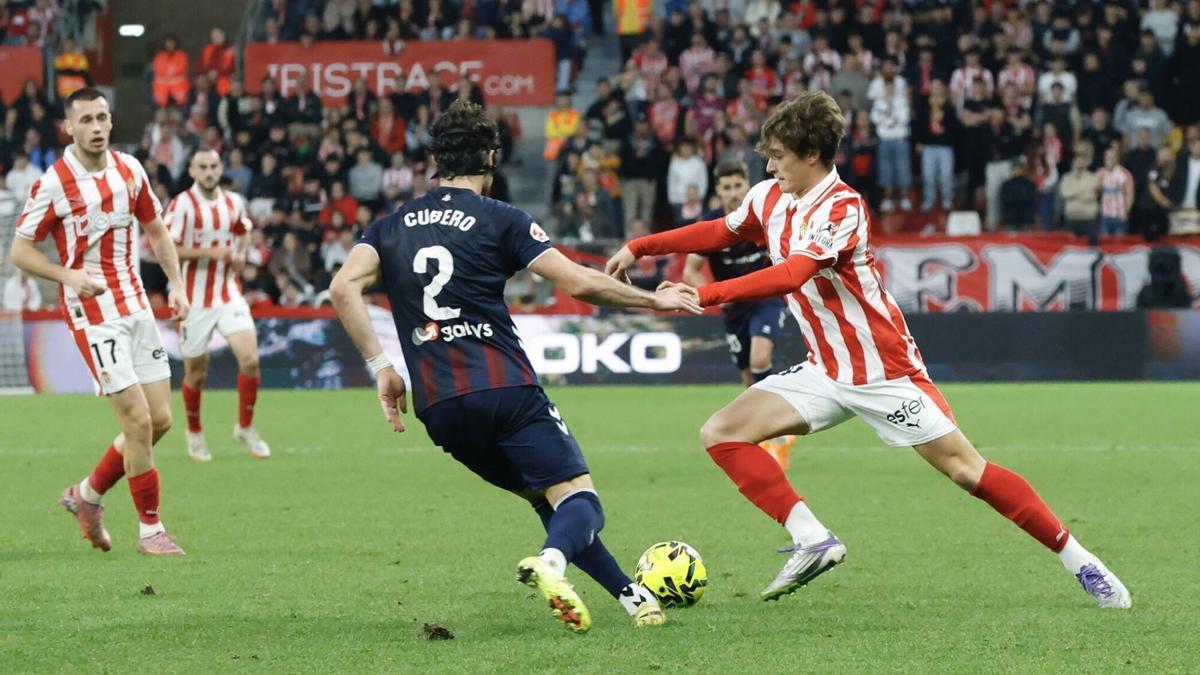 Nico Riestra, en una acción del Sporting-Eibar.