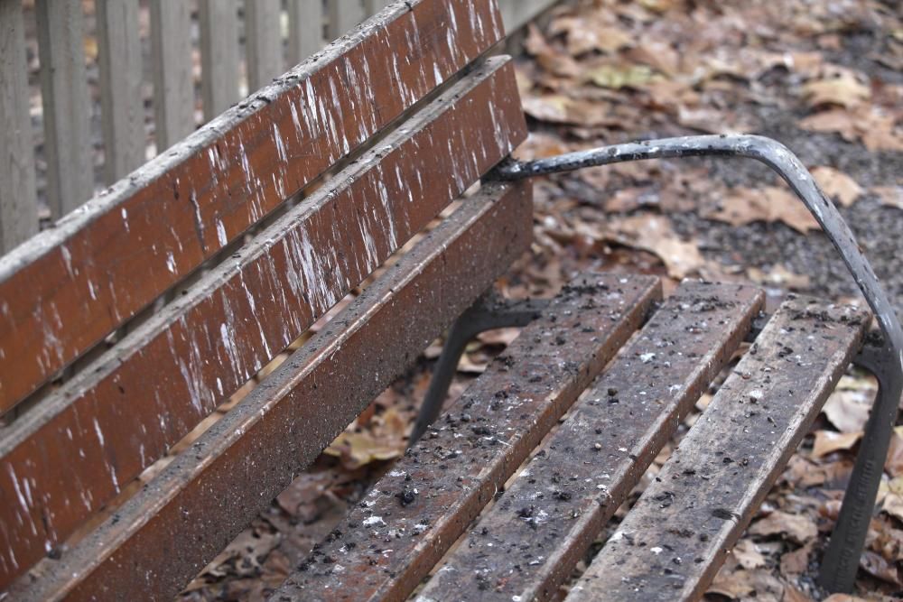 Demanen tancar el parc infantil de Poeta Marquina per insalubre