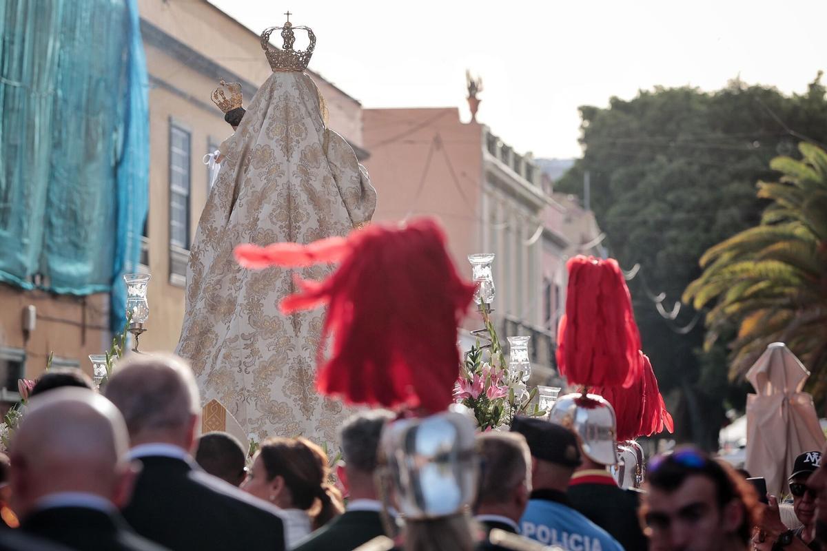 Procesión marítimo-terrestre de la Virgen del Carmen en Santa Cruz