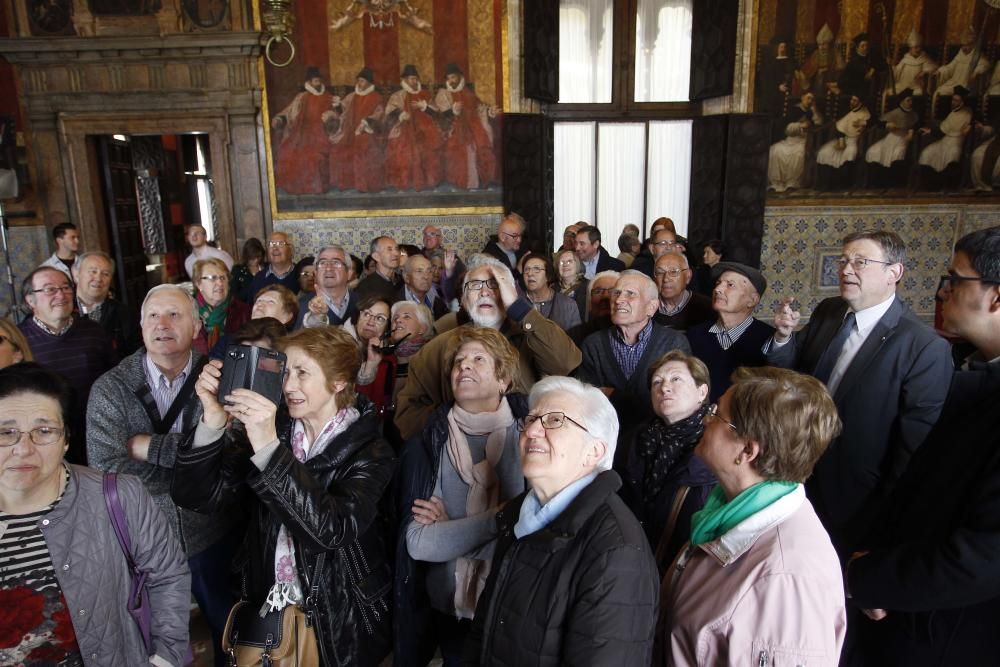 Vecinos de Morella, de visita en el Palau de la Generalitat