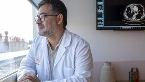 Santiago Viteri: "El càncer de pulmó en no fumadors augmenta per la contaminació i el gas radó"
