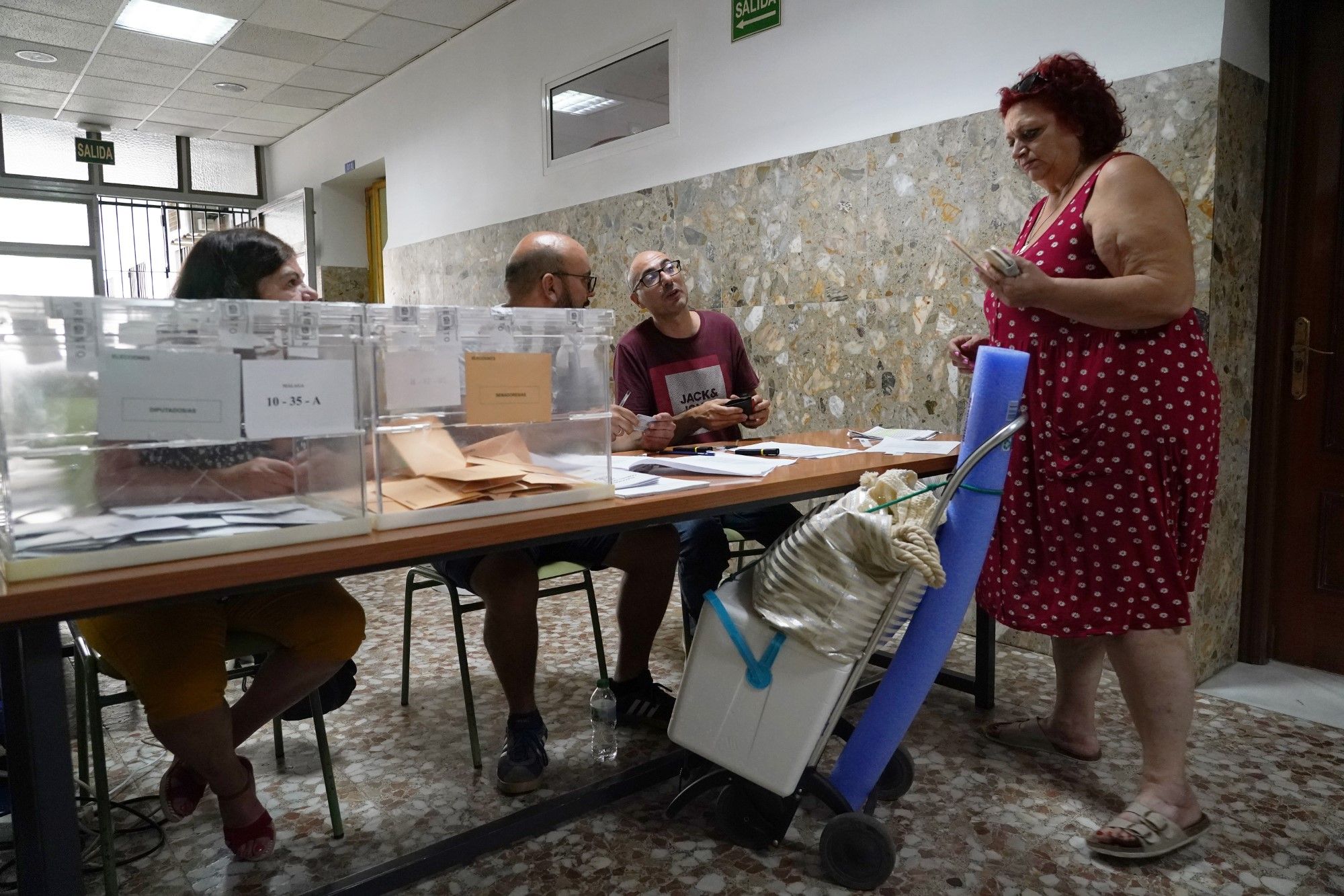 Ambiente en los colegios electorales en la mañana de este 23J en Málaga