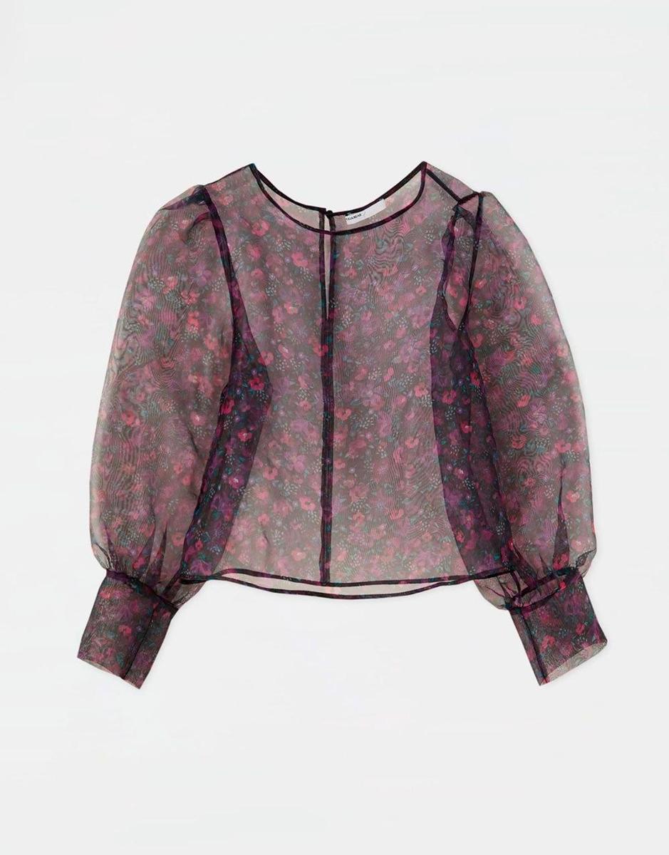 Blusa transparente de Pull &amp; Bear. (Precio rebajado: 5,99 euros)