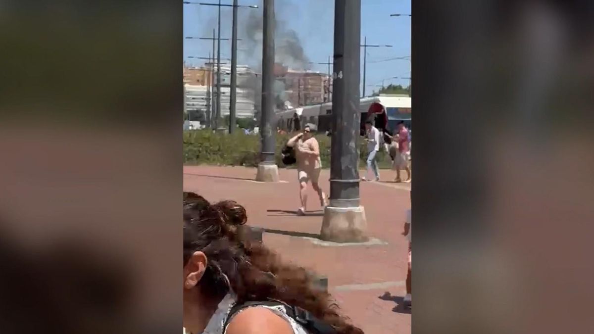 Pánico por la explosión de la catenaria en un tranvía de València