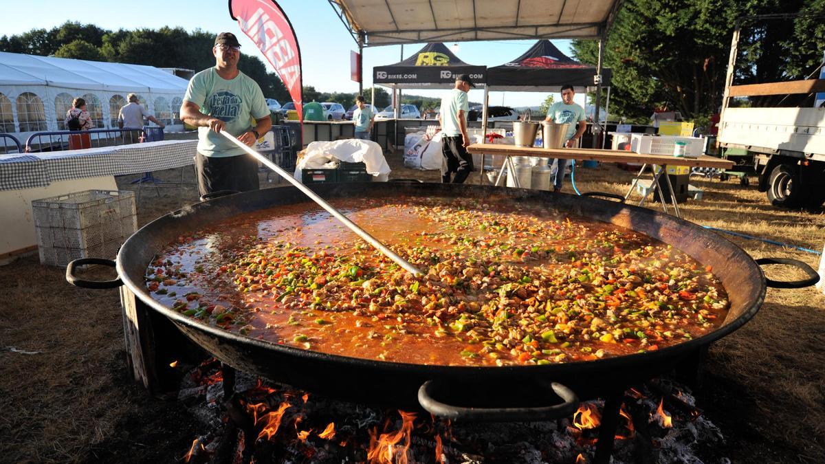Marchando paella para 1.800.