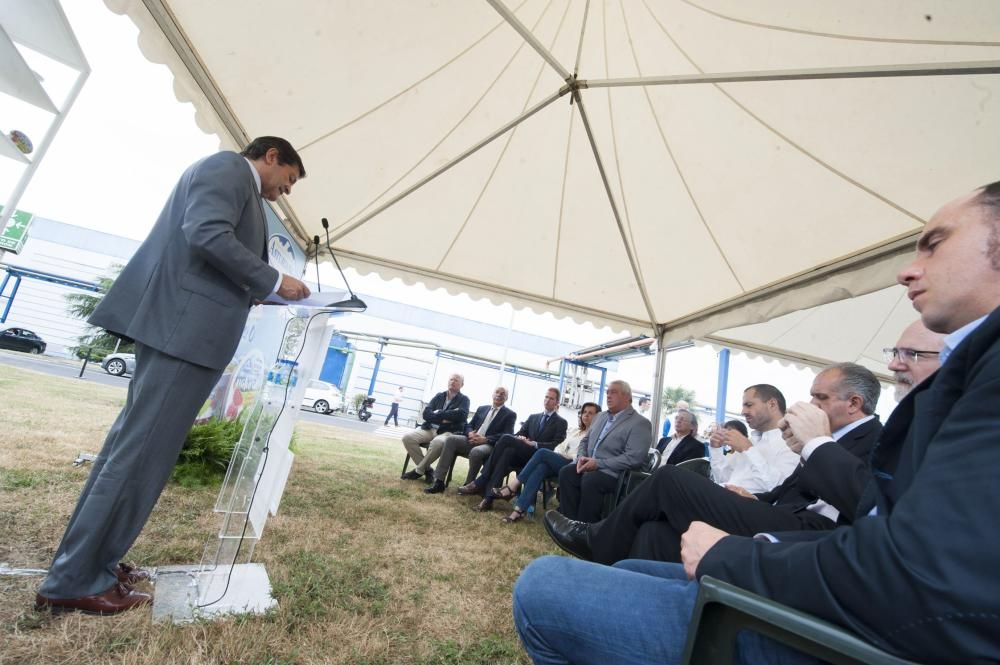 Visita de Javier Fernández a las instalaciones de Central Lechera Asturiana