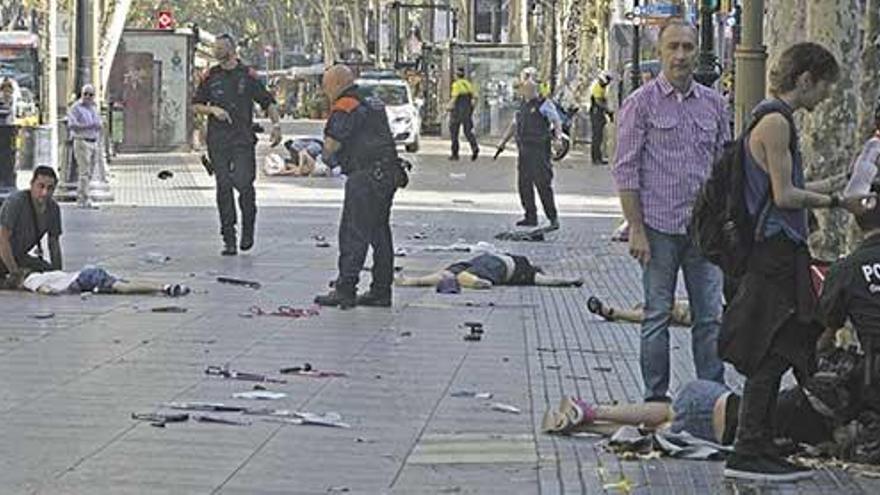 Las Ramblas se llenaron de heridos y muertos del atropello indiscriminado.