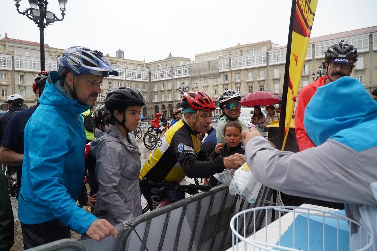 Día de la Bicicleta en A Coruña pasado por agua Día de la Bicicleta en A Coruña pasado por agua