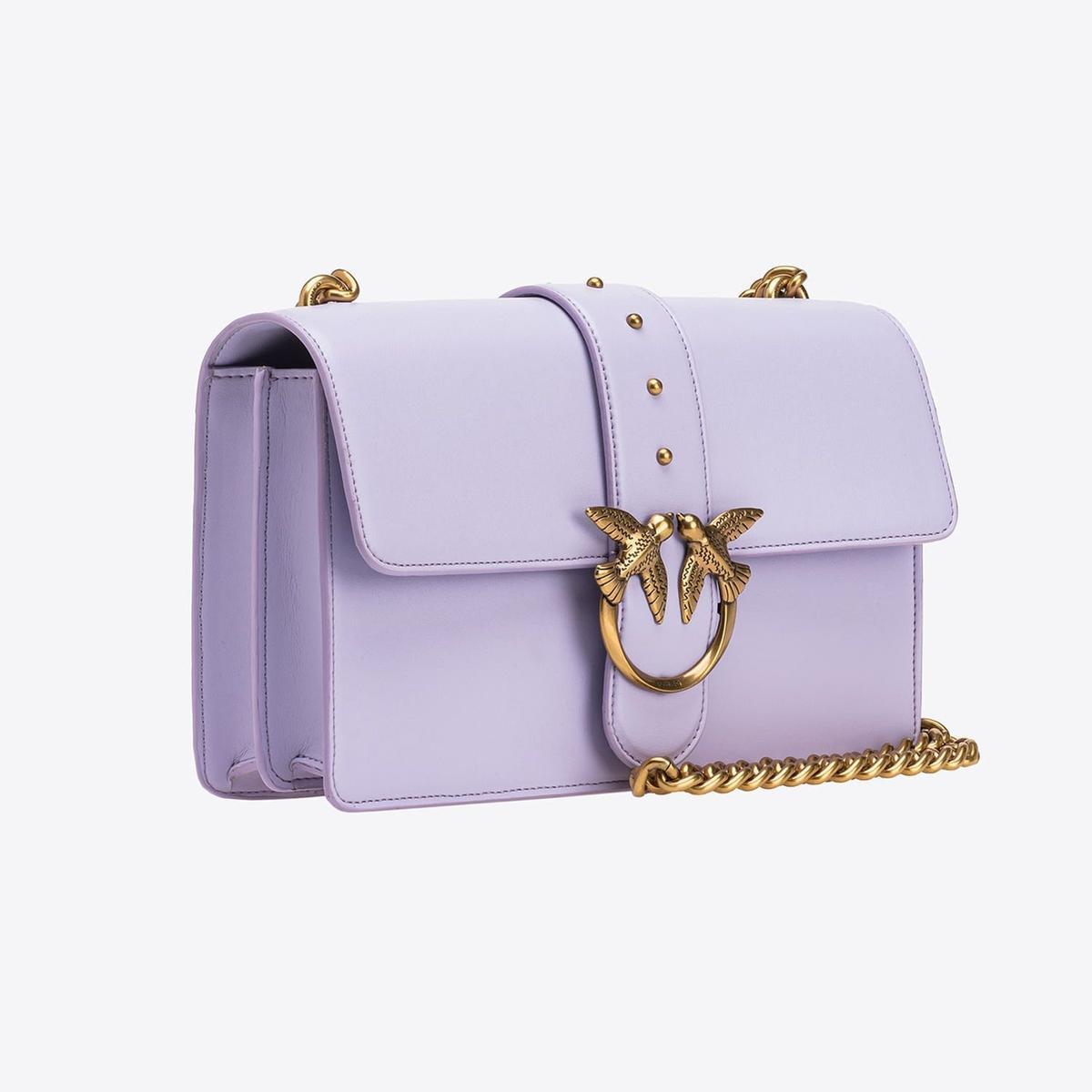 Bolso lila de Pinko, como el de Blanca Suárez