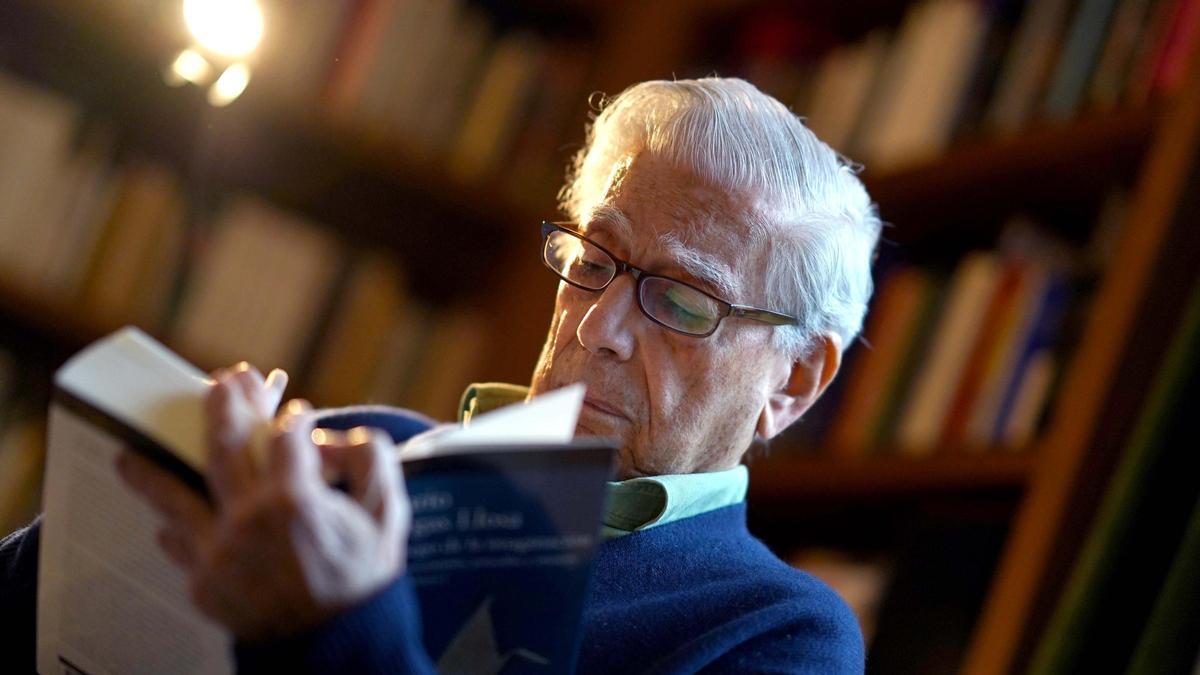 Vargas Llosa, en su casa de Madrid.