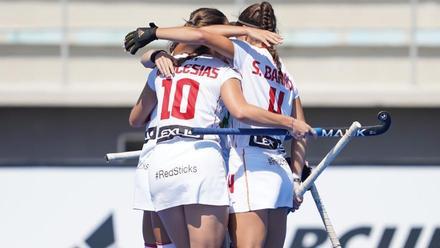 Las ‘Redsticks’ celebran el tanto de la victoria ante Irlanda