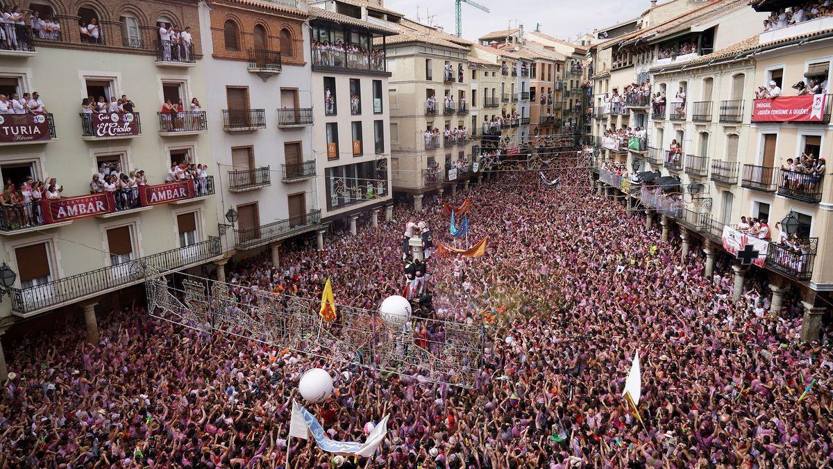 Puesta del pañuelo al Torico en la edición del 2019, la última celebrada hasta la pandemia.