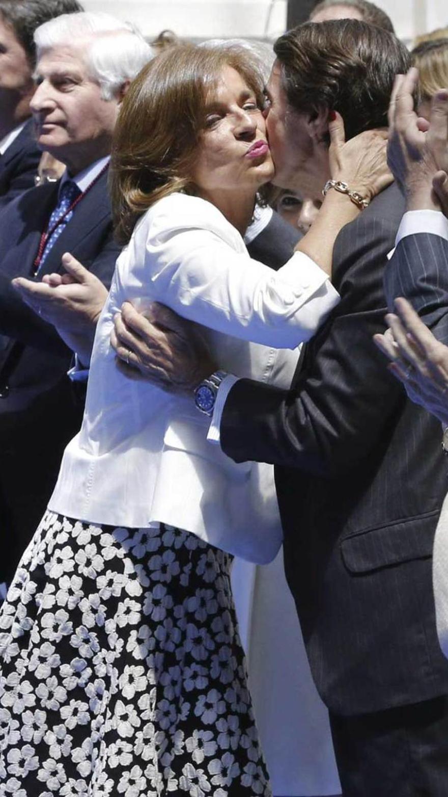Esperanza Aguirre planta a Ana Botella en su despedida de la Alcaldía de  Madrid - La Nueva España