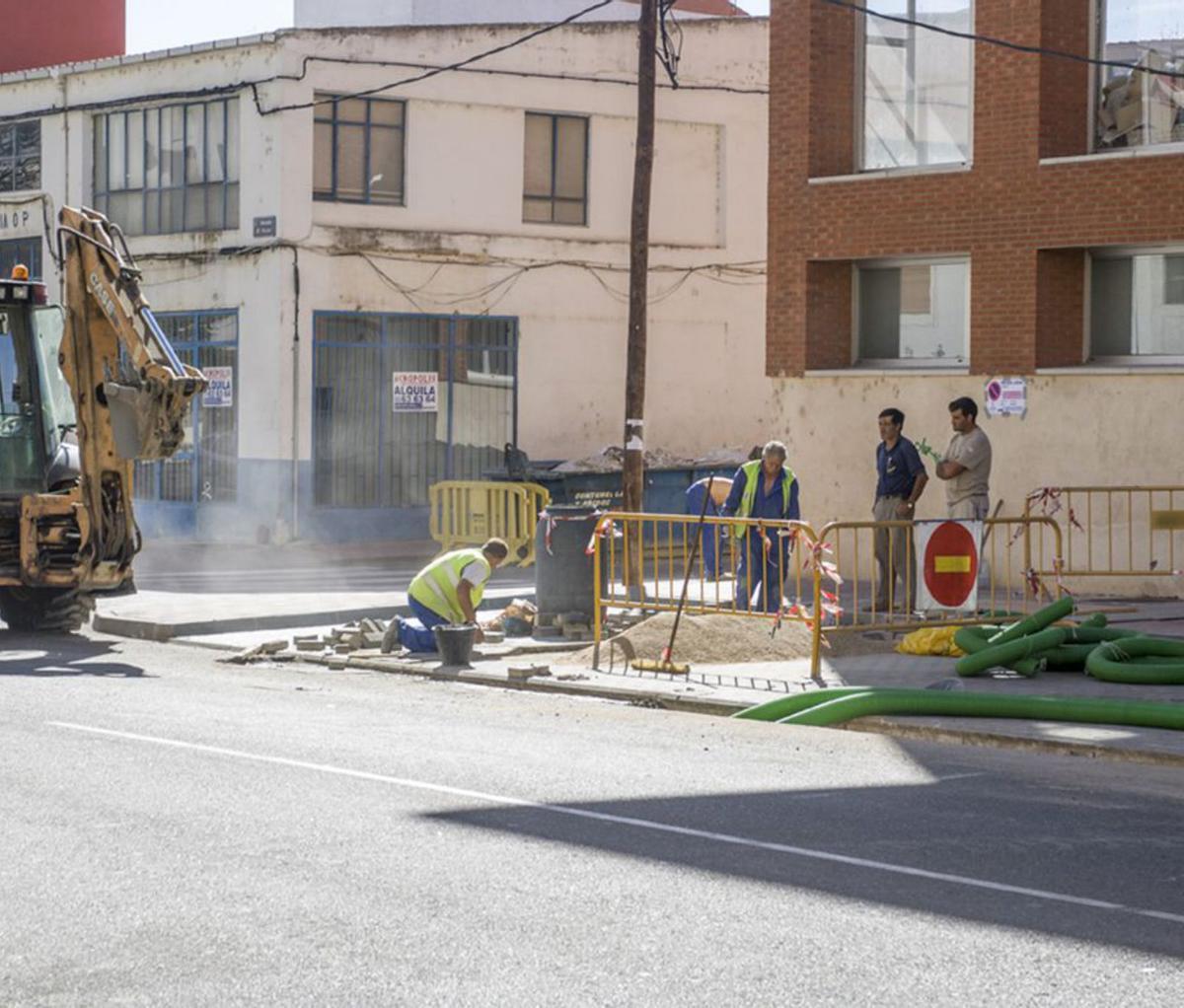 Canalización para fibra óptica en la sede administrativa de El Ferial. | J. A. G.