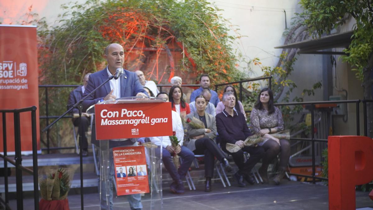 Paco Gómez, con su equipo