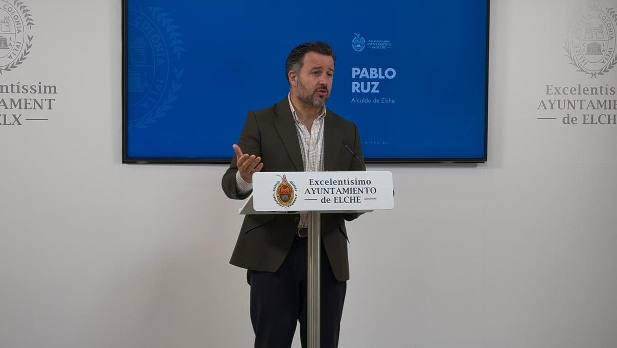 El alcalde de Elche, Pablo Ruz, en la comparecencia de este jueves.