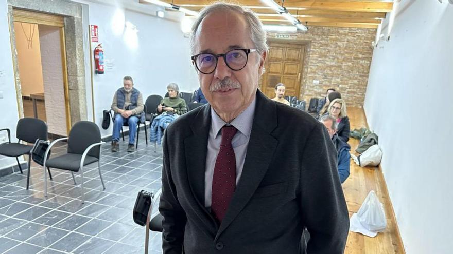 Bernardo Fernández, en la Casa de Cultura de Boal.  | ANA M. SERRANO