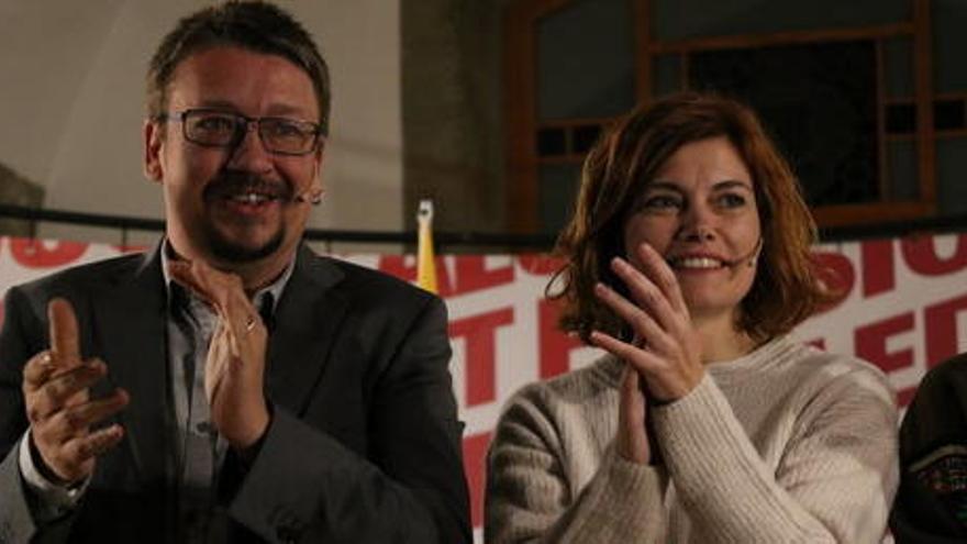 La número 2 de Catalunya en Comú-Podem a les eleccions del 21-D, Elisenda Alamany, i el candidat Xavier Domènech