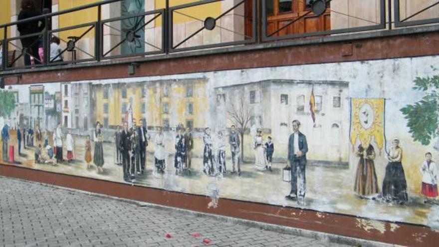 El mural de la Salve marinera de Candás, con visibles signos de deterioro.